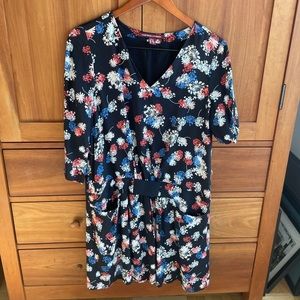 Floral short sleeve dress with waist detail